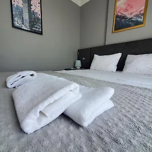 Bed & Breakfast 5 Mins To Airport Private 